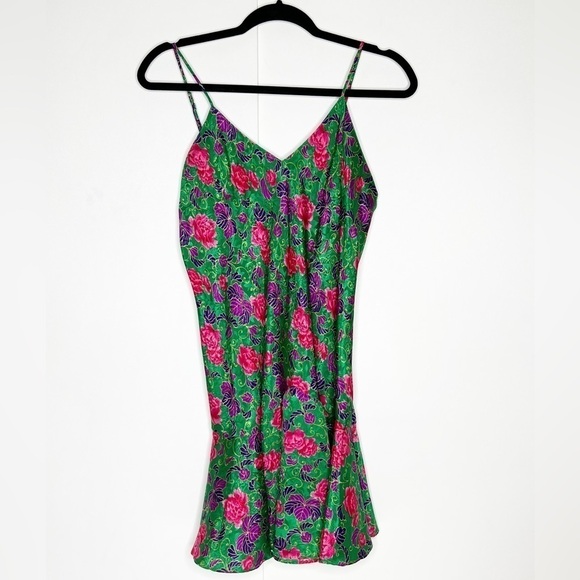 Victoria’s Secret Gold Label Chemise - Picture 1 of 6